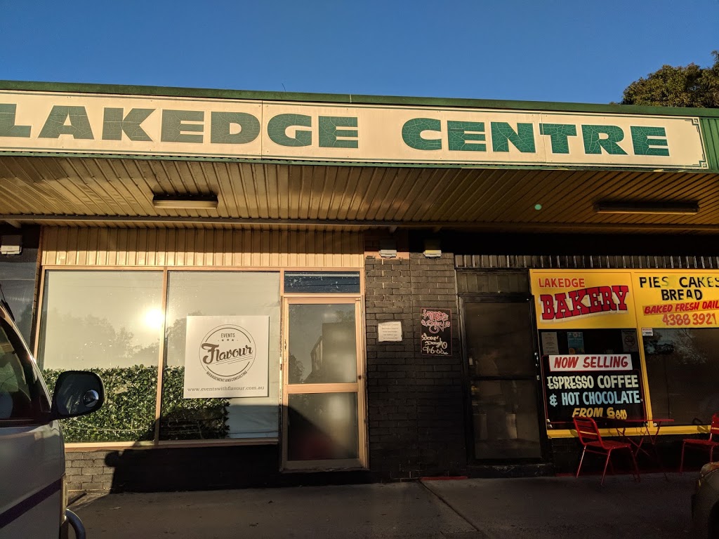 Lakedge Bakery | bakery | 1/62 Lakedge Ave, Berkeley Vale NSW 2261, Australia | 0243883921 OR +61 2 4388 3921