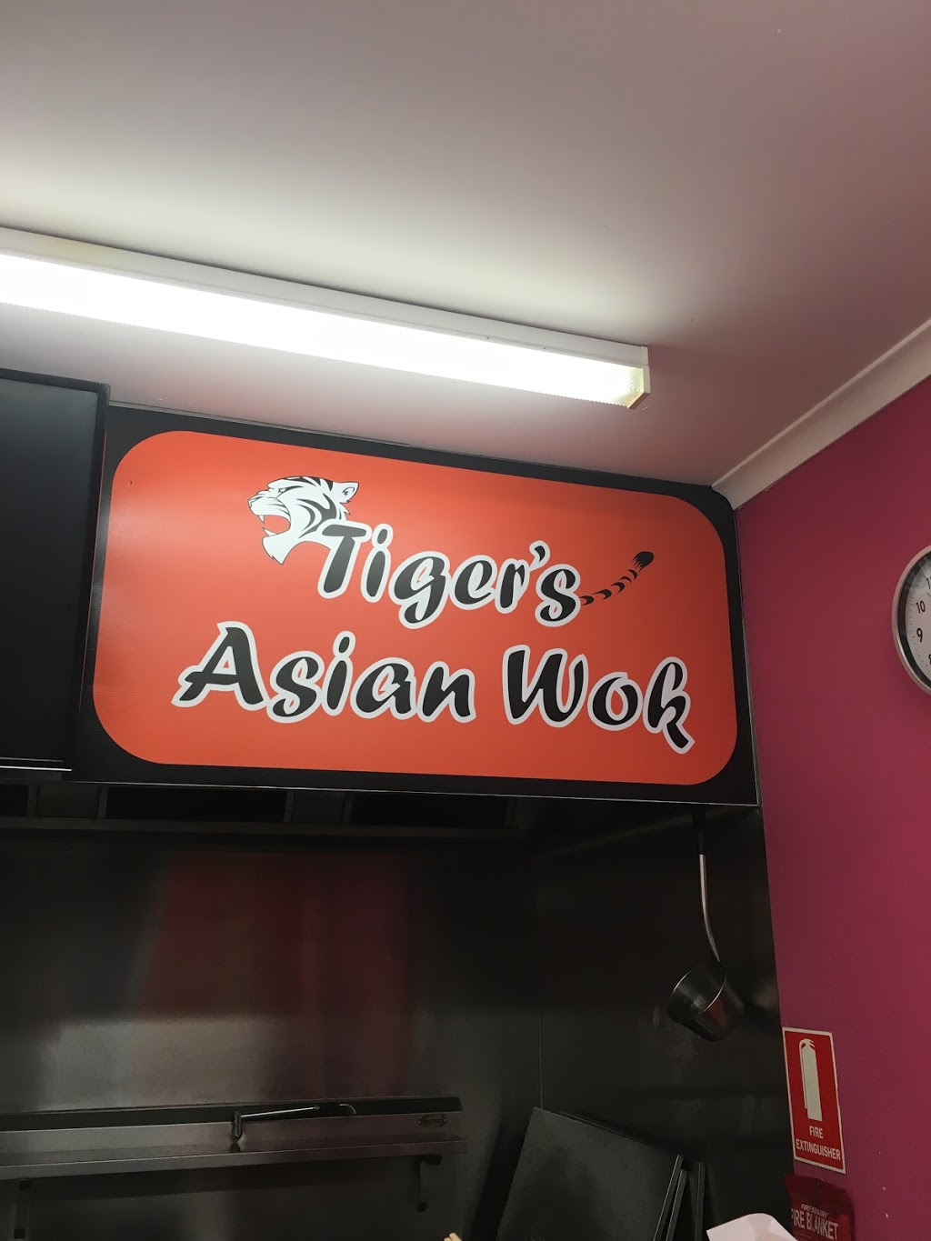 Tigers Asian Wok | meal takeaway | 8/90 Days Rd, Upper Coomera QLD 4209, Australia | 0755298859 OR +61 7 5529 8859