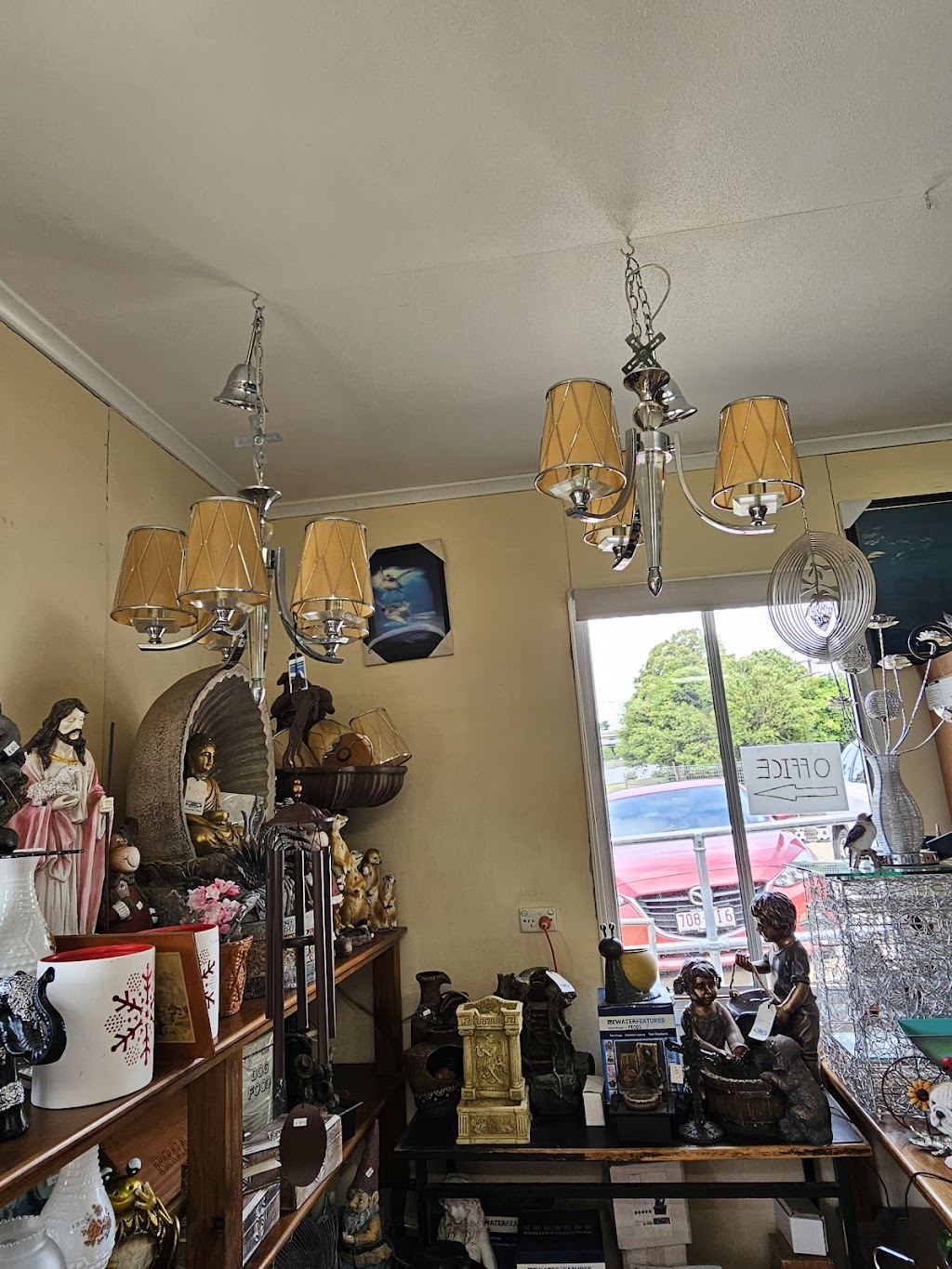 Fiveways New & Used Furniture Sales | 163 Jellicoe St, Newtown QLD 4350, Australia | Phone: (07) 4632 7069