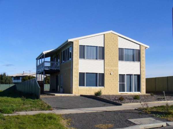 THE BOAT HOUSE Apollo Bay | real estate agency | 7 Park Ave, Apollo Bay VIC 3233, Australia | 0352372600 OR +61 3 5237 2600