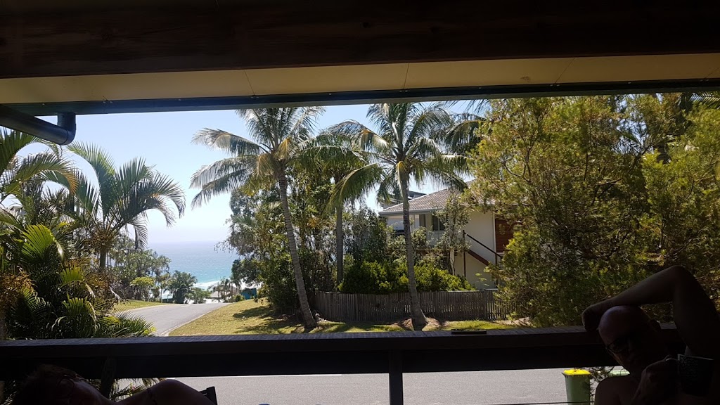 Fishtails - Beach Holiday House | 130 Tramican St, Point Lookout QLD 4183, Australia | Phone: (07) 3409 8255