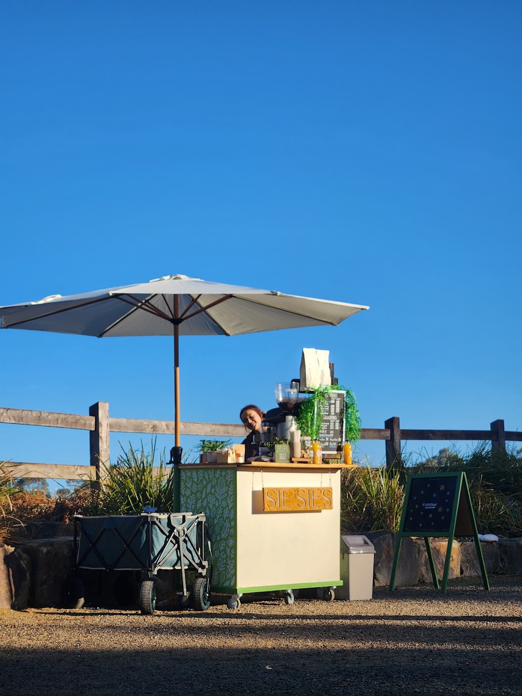 Sie Sies Cafe | Maroondah Dam, Access Road, Healesville VIC 3140, Australia | Phone: 0488 116 630