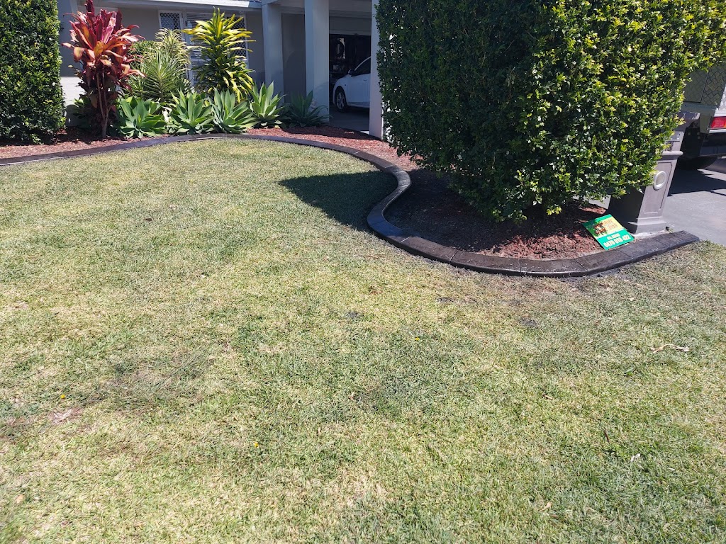 Brett continuous concrete kerbing garden edging | 3 Bottlebrush Pl, Lakewood NSW 2443, Australia | Phone: 0470 018 422