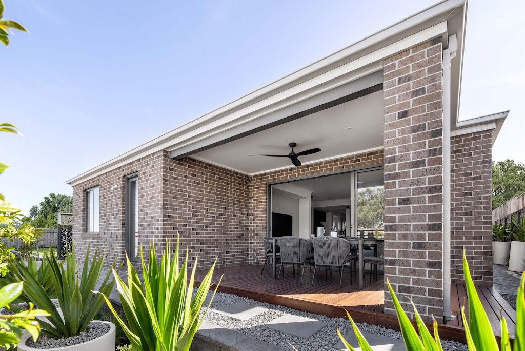 Simonds Averley Display Home - Nar Nar Goon | 60 Apsley Pkwy, Nar Nar Goon North VIC 3812, Australia | Phone: 0431 205 952