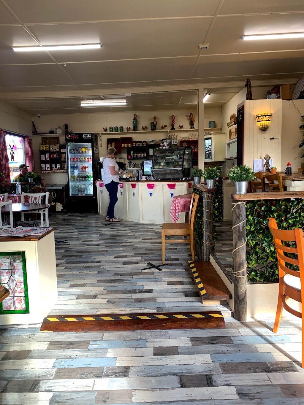 De Dutch Cafe | cafe | 63 Anzac Ave, Newtown QLD 4350, Australia | 0459214397 OR +61 459 214 397
