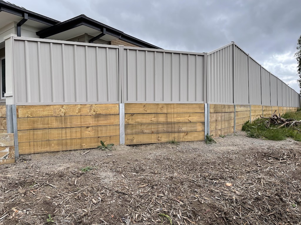Aus fencing & landscaping | 13 Miniata Way, Wyndham Vale VIC 3024, Australia | Phone: 0410 932 283