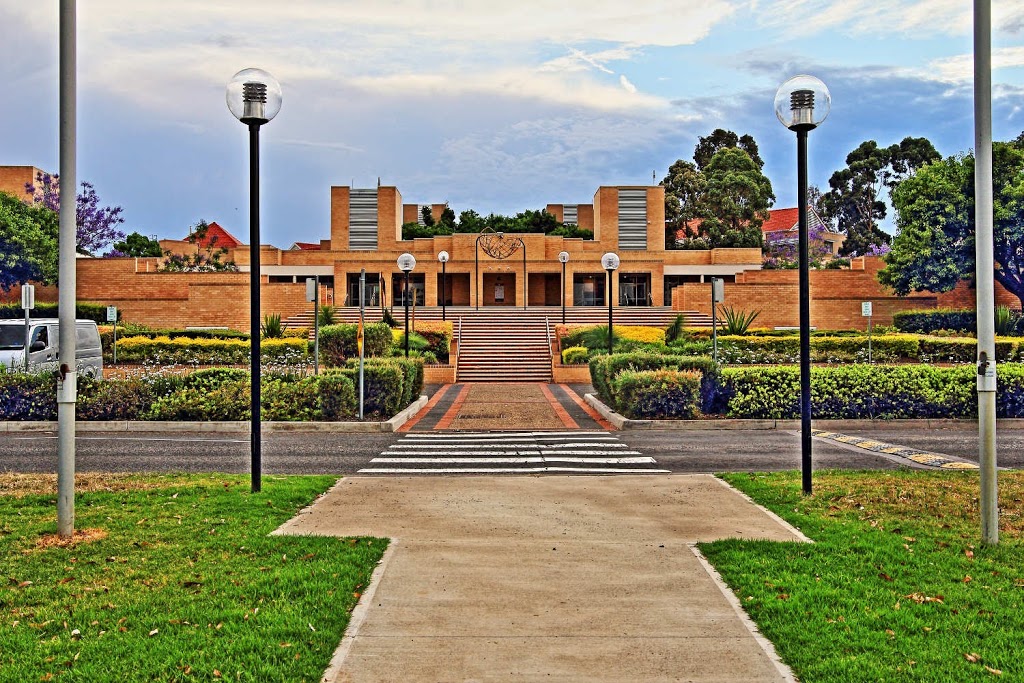 Western Sydney University Campbelltown Campus | university | Narellan Rd & Gilchrist Dr, Campbelltown NSW 2560, Australia | 0298525222 OR +61 2 9852 5222