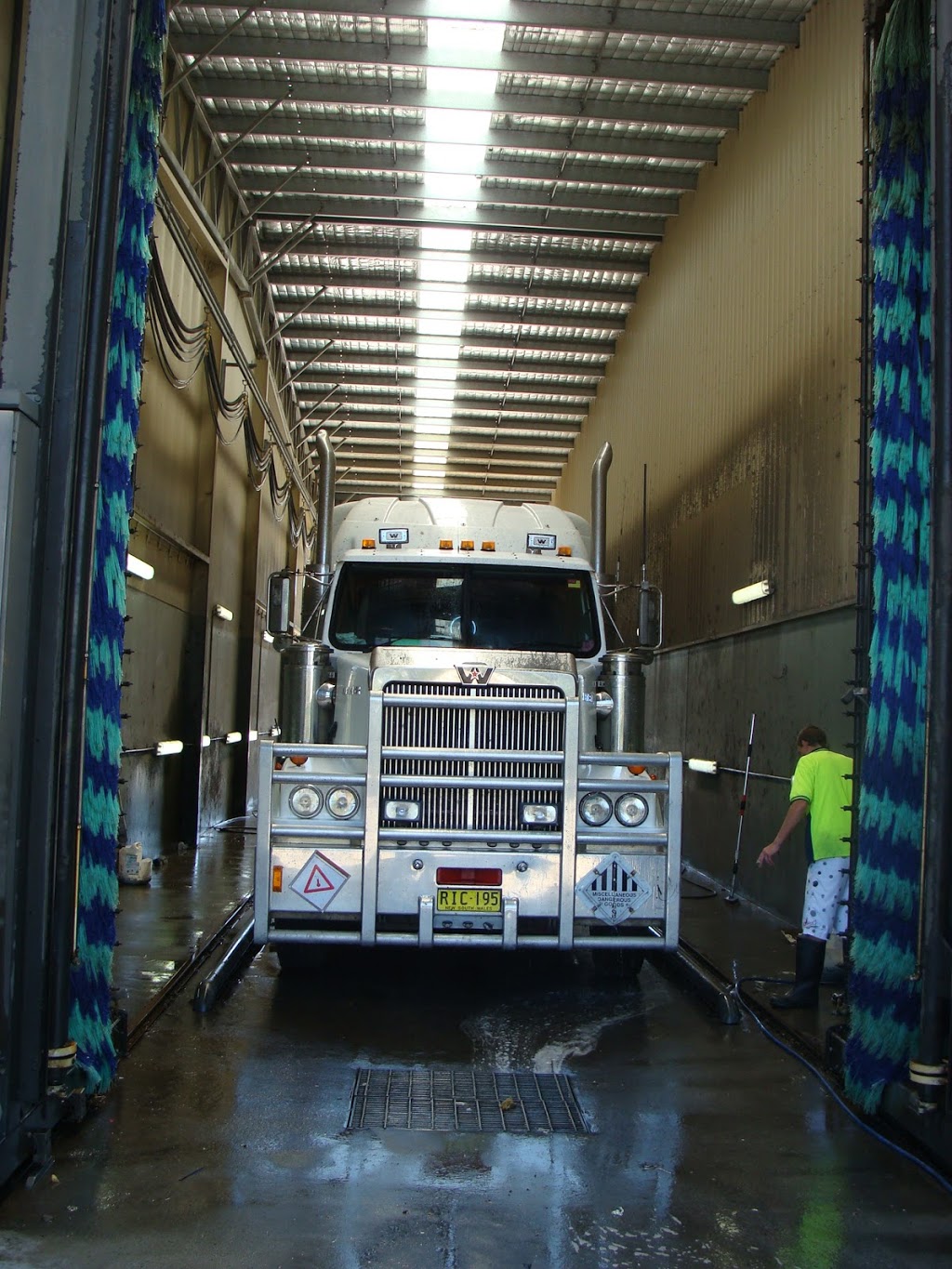 Coastal Truckwash | 12 Burnet Rd, Warnervale NSW 2259, Australia | Phone: (02) 4393 4644