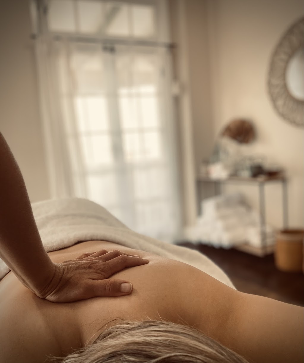 FLEUR MASSAGE THERAPY | FAIRWAY GARDENS WELLNESS CENTRE, 14 Upper Warrell Creek Rd, Macksville NSW 2447, Australia | Phone: 0497 838 862