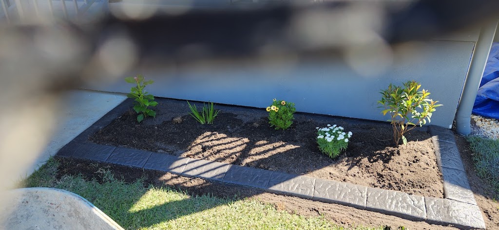 Brett continuous concrete kerbing garden edging | 3 Bottlebrush Pl, Lakewood NSW 2443, Australia | Phone: 0470 018 422