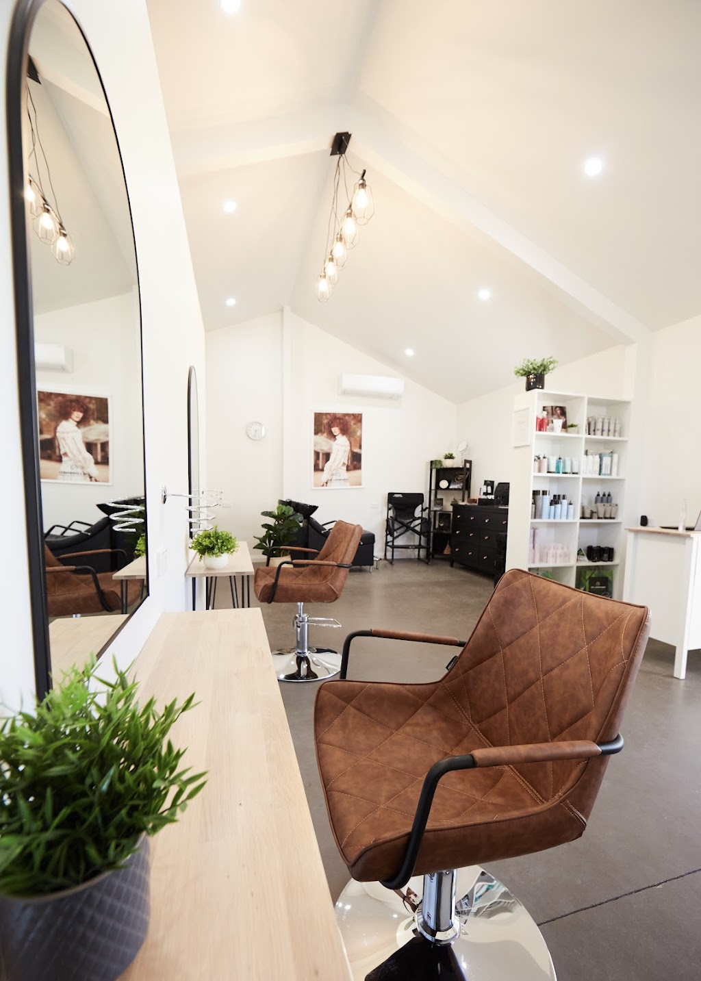 Elysian Hair and Makeup Studio | 63 Brooklands Dr, Orange NSW 2800, Australia | Phone: 0402 340 672