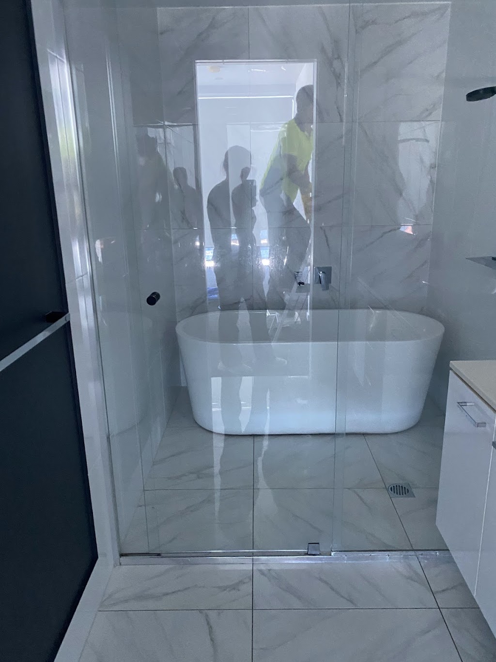 Hans5star cleaning | 39 Marble Arch Pl, Arundel QLD 4214, Australia | Phone: 0415 229 318
