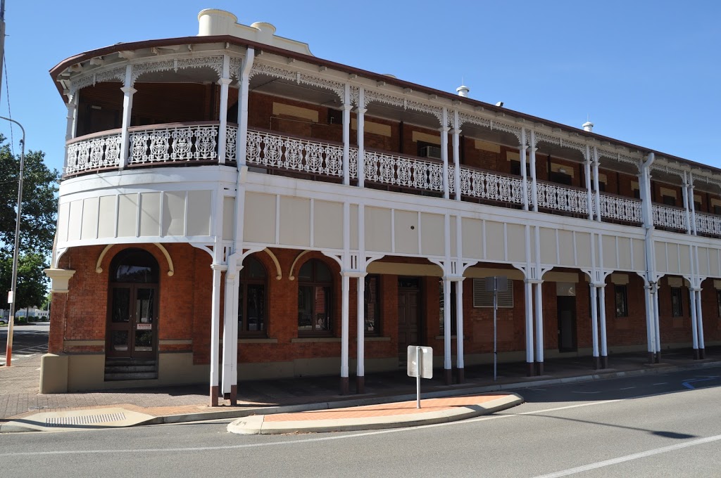 Shoredrive Motel | 117 The Strand, North Ward QLD 4810, Australia | Phone: (07) 4771 6851