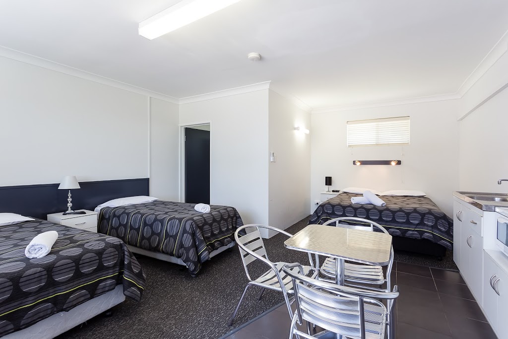 Wynnum Anchor Motel | lodging | 14 Adam St, Wynnum QLD 4178, Australia | 0733963037 OR +61 7 3396 3037