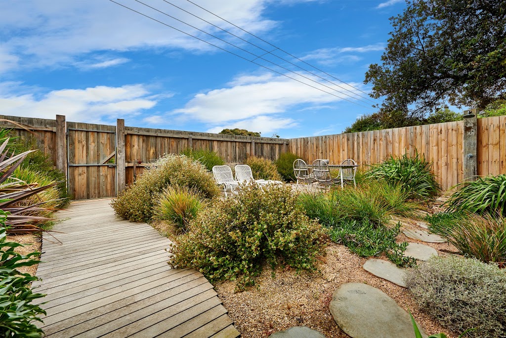 100 Steps to the Beach Bungalow | lodging | 140 Melba Parade, Anglesea VIC 3230, Australia | 0417546169 OR +61 417 546 169