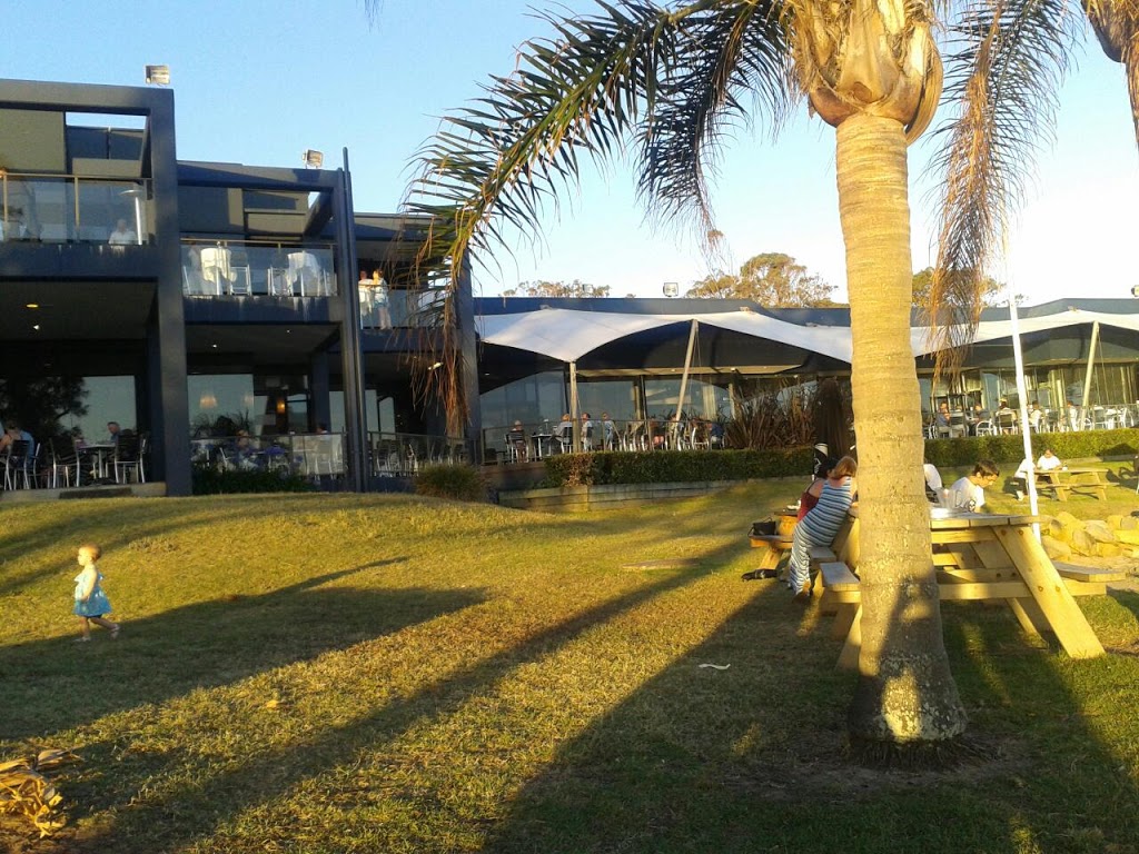 Wallarah Bay Recreation Club | restaurant | 40 Wallarah Rd, Gorokan NSW 2263, Australia | 0243562222 OR +61 2 4356 2222