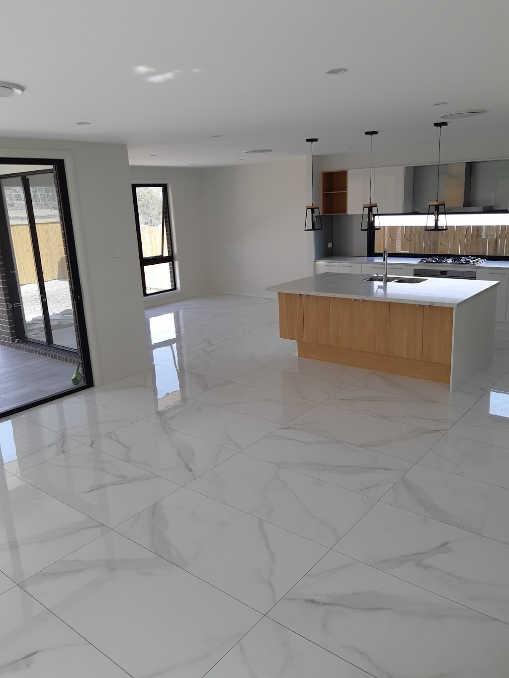 TK tiling solution | 15 Regent Ct, Bahrs Scrub QLD 4207, Australia | Phone: 0450 713 774