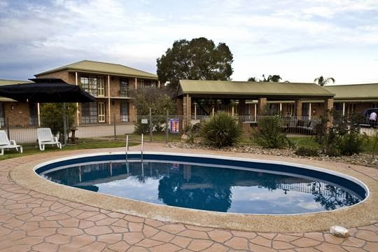 Statesman Motor Inn | lodging | 2 Edward St, Corowa NSW 2646, Australia | 0260332411 OR +61 2 6033 2411