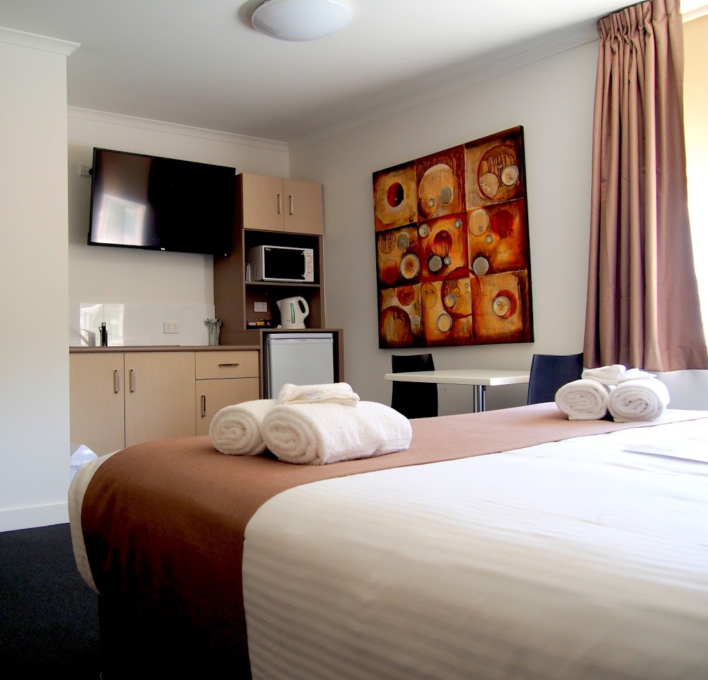 Hotel Gracelands | lodging | 7-9 Bushman St, Parkes NSW 2870, Australia | 0268623459 OR +61 2 6862 3459