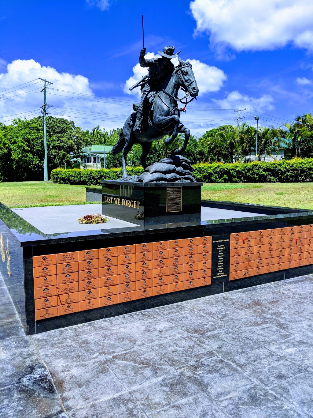 Hervey Bay War Memorial | park | 1-5 Main St, Pialba QLD 4655, Australia | 0741977477 OR +61 7 4197 7477