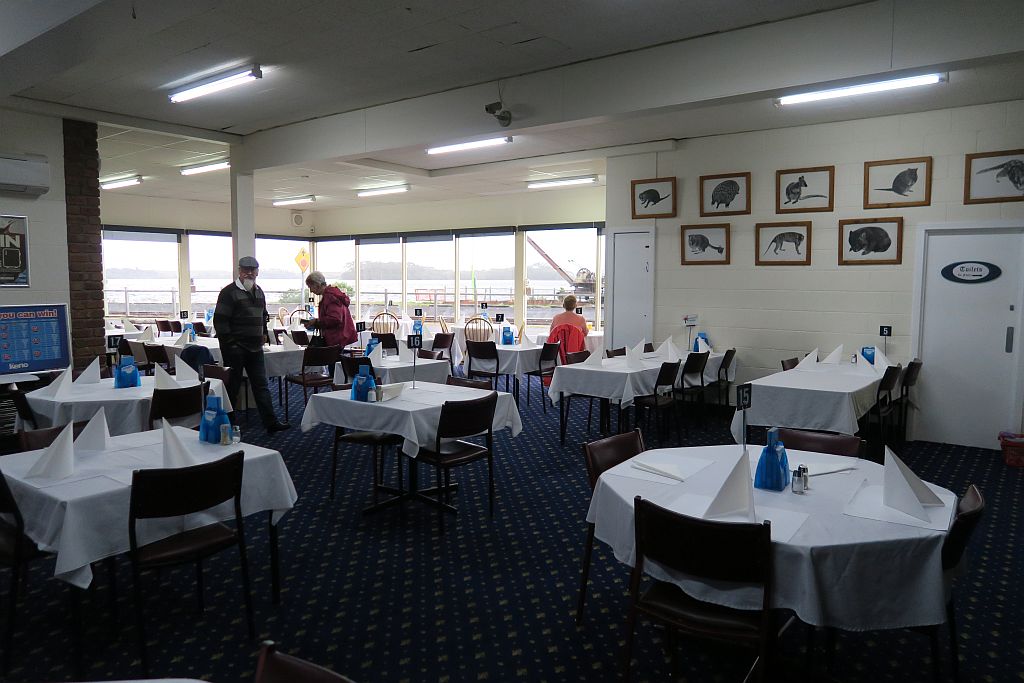 Regatta Point Tavern & Holiday Villas | 125-129 Esplanade, Strahan TAS 7468, Australia | Phone: (03) 6471 7103