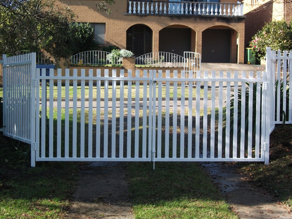 Pool Fence Panels | 4 Barton St, Marsden Park NSW 2765, Australia | Phone: 0421 233 434