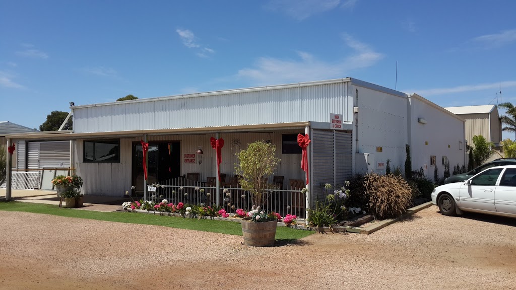 Noelenes Book Cafe | 4B Evans Rd N, Wallaroo SA 5556, Australia | Phone: 0488 933 358