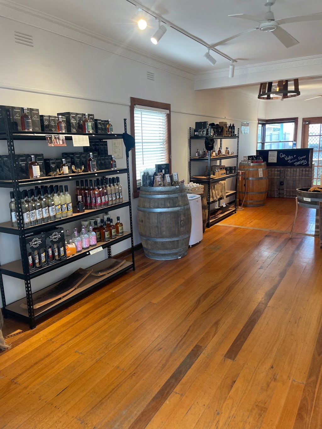 Barrel House Bar & Shop | 32 Cairns St, Port Campbell VIC 3269, Australia | Phone: 0435 358 189