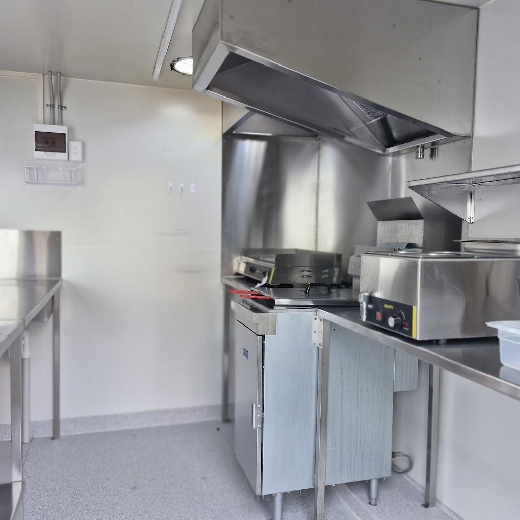 OLD SKOOL MOBILE CAR WASH & DETAILING | 12 Calendula Ct, Regency Downs QLD 4341, Australia | Phone: 0434 992 845