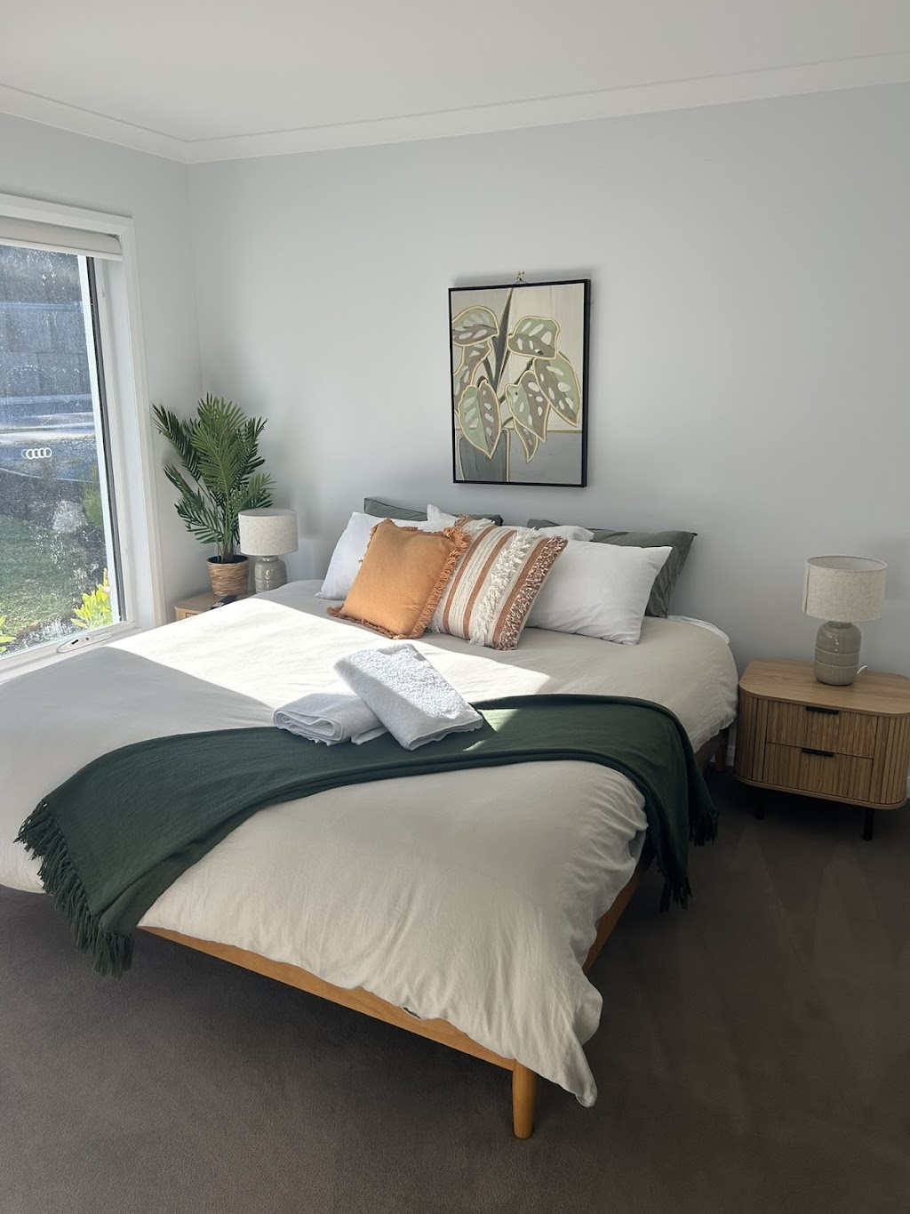 Stay Albury Wodonga - House on the Hill | 74 Clarendon Ave, Wodonga VIC 3690, Australia | Phone: 0480 856 060