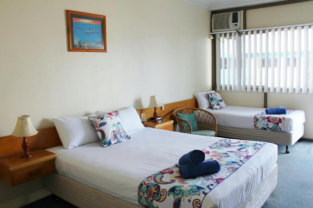 ZED Motel Tropical Gateway | 122 Gladstone Rd, Allenstown QLD 4700, Australia | Phone: (07) 4900 0592