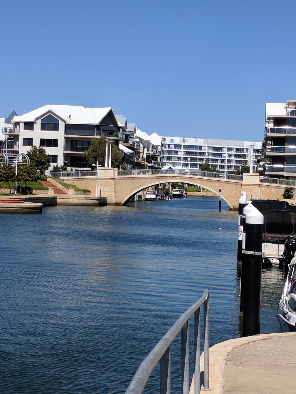 Huge House on the Grand Canal | lodging | 15 Florian Mews, Mandurah WA 6210, Australia