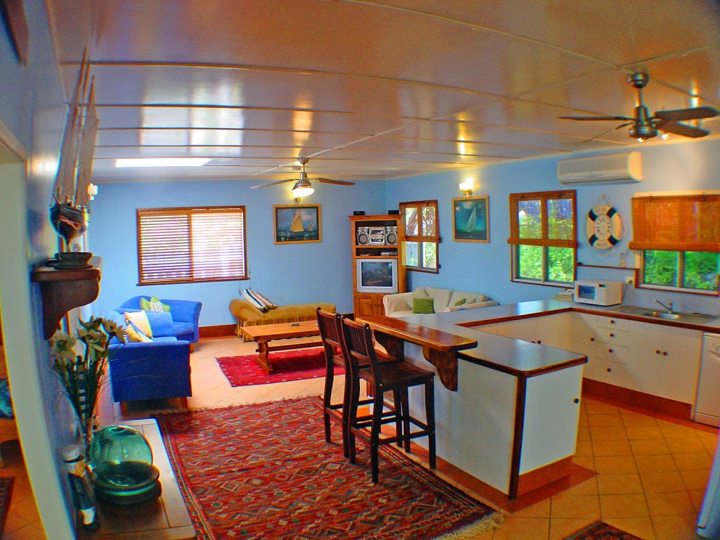 Airlie Beach House | 13 Ocean View Ave, Airlie Beach QLD 4802, Australia | Phone: 0419 647 837