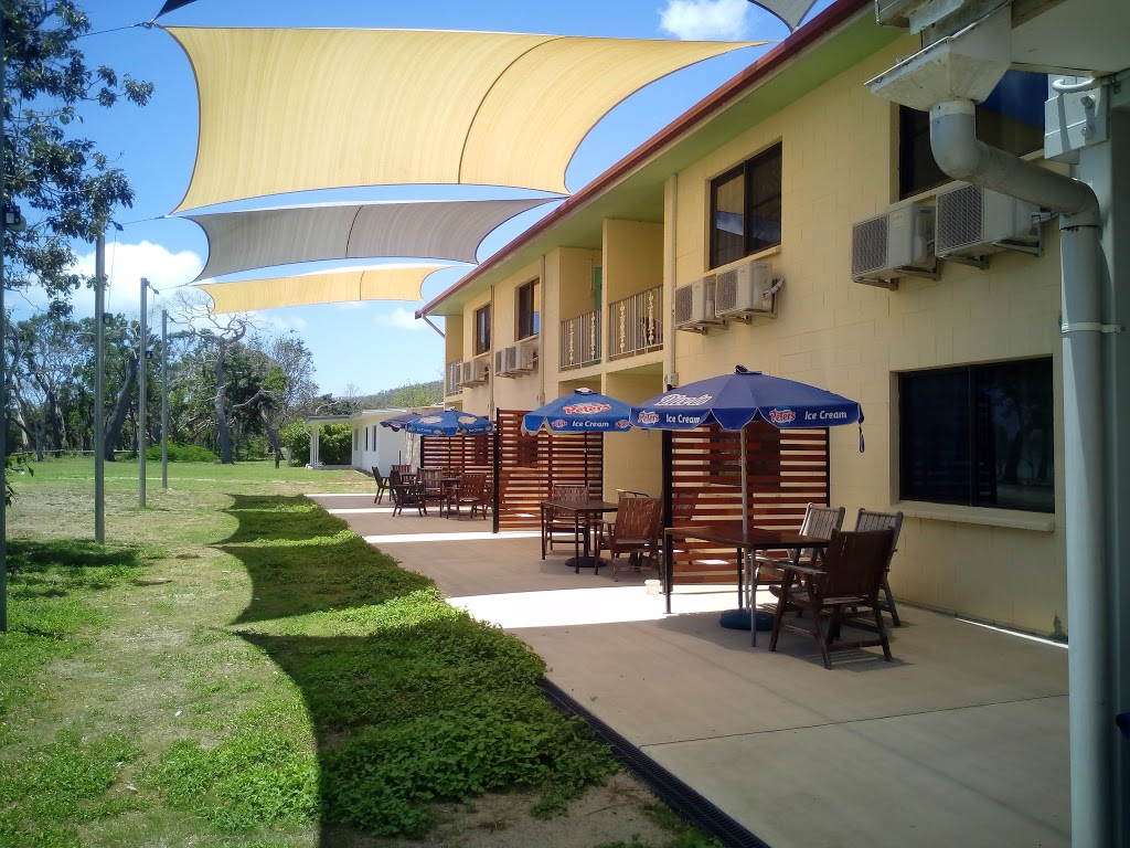 Dingo Beach Hotel | 1 Diecke Crescent, Dingo Beach QLD 4800, Australia | Phone: (07) 4945 7153