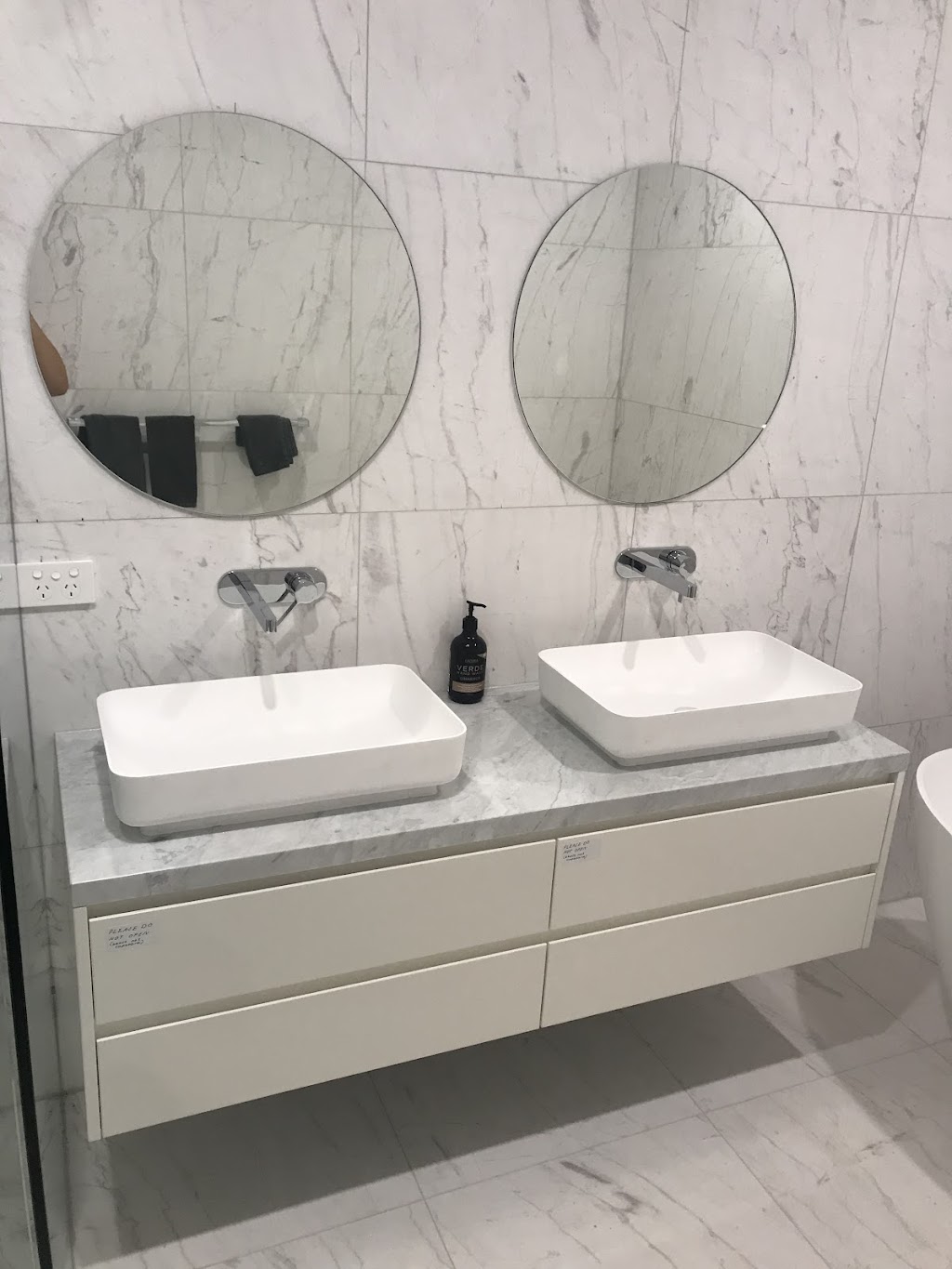 Luxurious four bedroom House with Oceanview | 2/33 Noel St, Apollo Bay VIC 3233, Australia | Phone: 0474 642 476