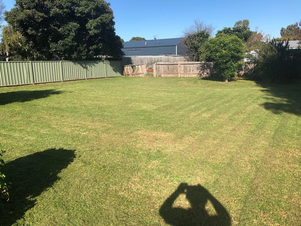 Dess lawns and gardening service | park | 13 Rossetti Ct, Sale VIC 3850, Australia | 0434599734 OR +61 434 599 734