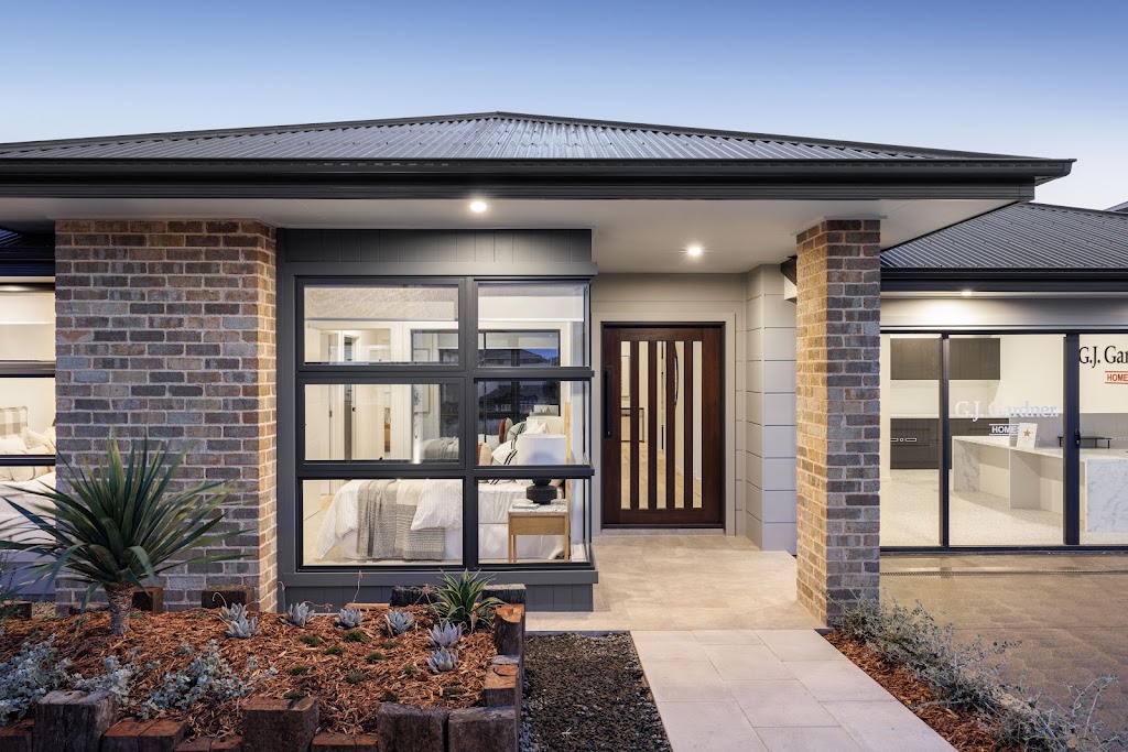 G.J. Gardner Homes - Shoalhaven Display (Hawkesbury Design) | 9 Casa CCT, South Nowra NSW 2541, Australia | Phone: (02) 4422 9400