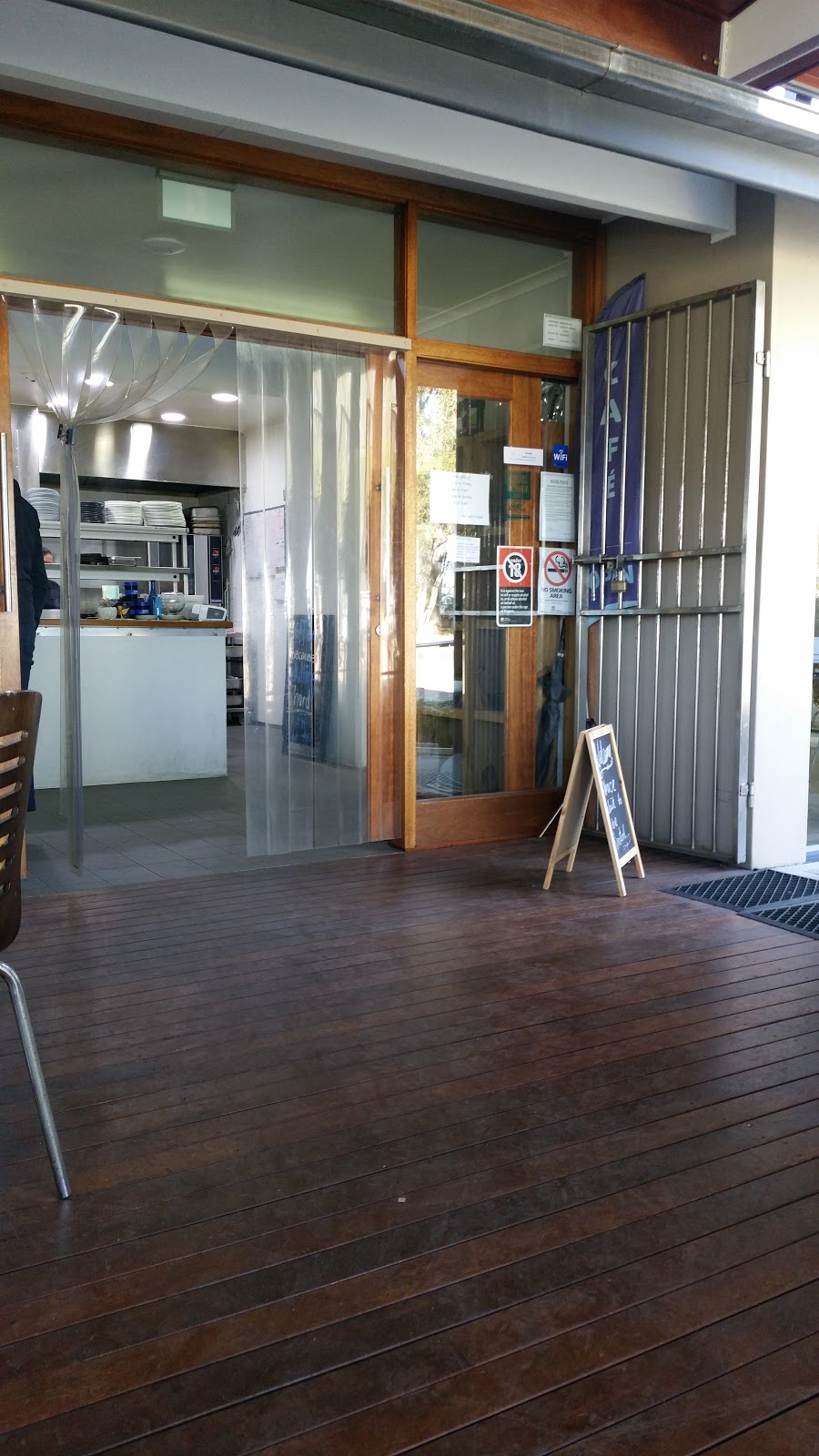 Wangi Deck Cafe | 242 Watkins Rd, Wangi Wangi NSW 2267, Australia | Phone: (02) 4975 4354
