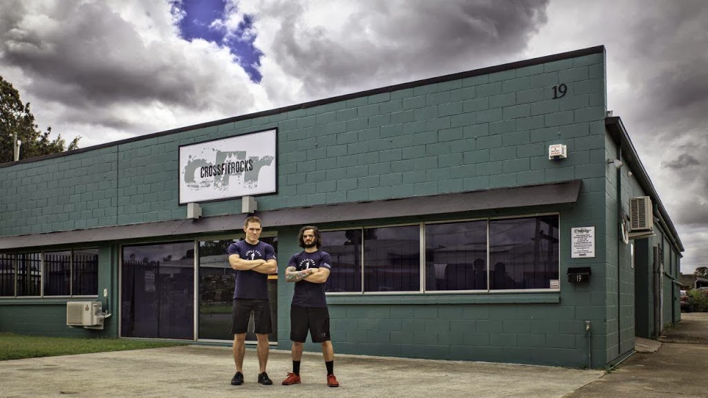 Crossfit Rocks | 19 Benronalds St, Seventeen Mile Rocks QLD 4073, Australia | Phone: (07) 3376 1398