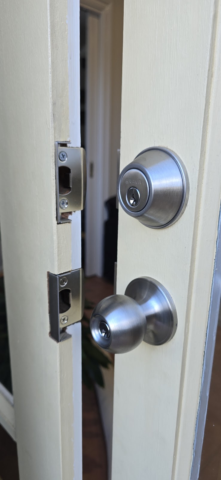 The Gateway Locksmiths | Glencoe Pl, Lilydale VIC 3140, Australia | Phone: 0421 274 614