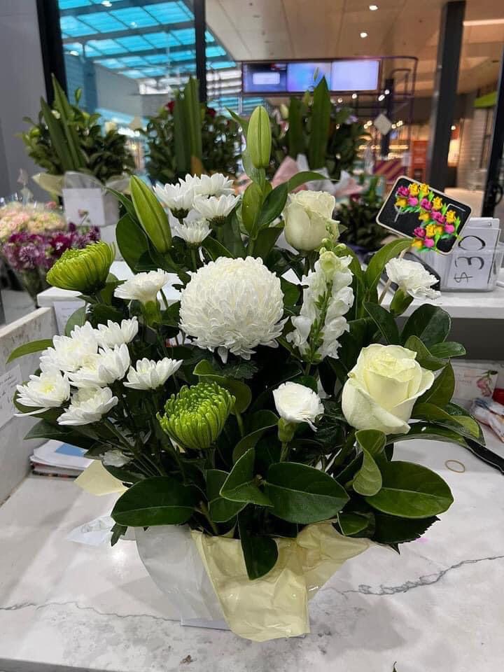 Bright Flowers Mount Annan | 9/11-13 Main St, Mount Annan NSW 2567, Australia | Phone: 0466 339 666