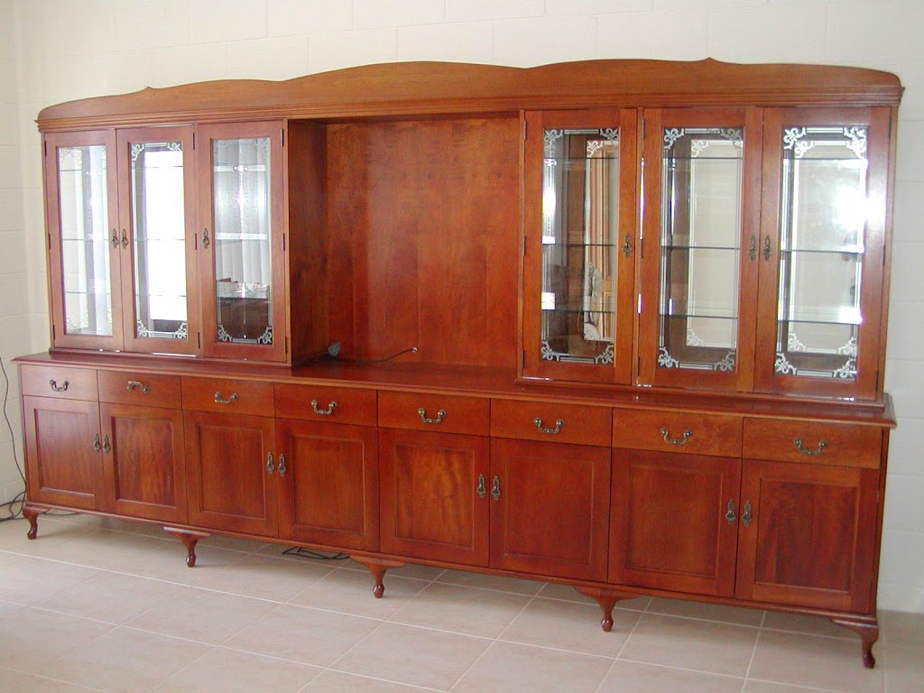 Larges Furniture & Cabinet Makers | 28 Bank St, Park Avenue QLD 4701, Australia | Phone: (07) 4922 1366