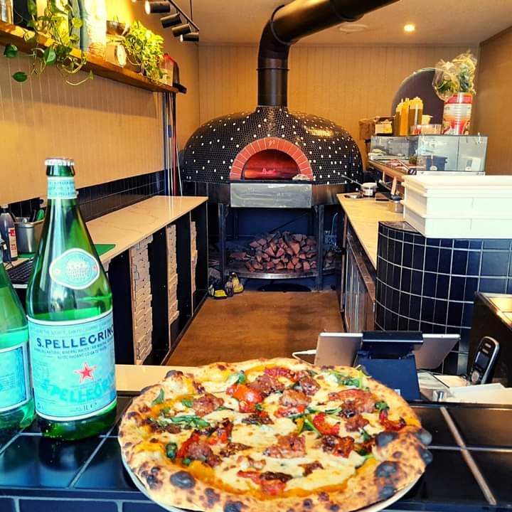 Amore Pizza Co | 3/19 Birtwill St, Coolum Beach QLD 4573, Australia | Phone: (07) 5372 9482