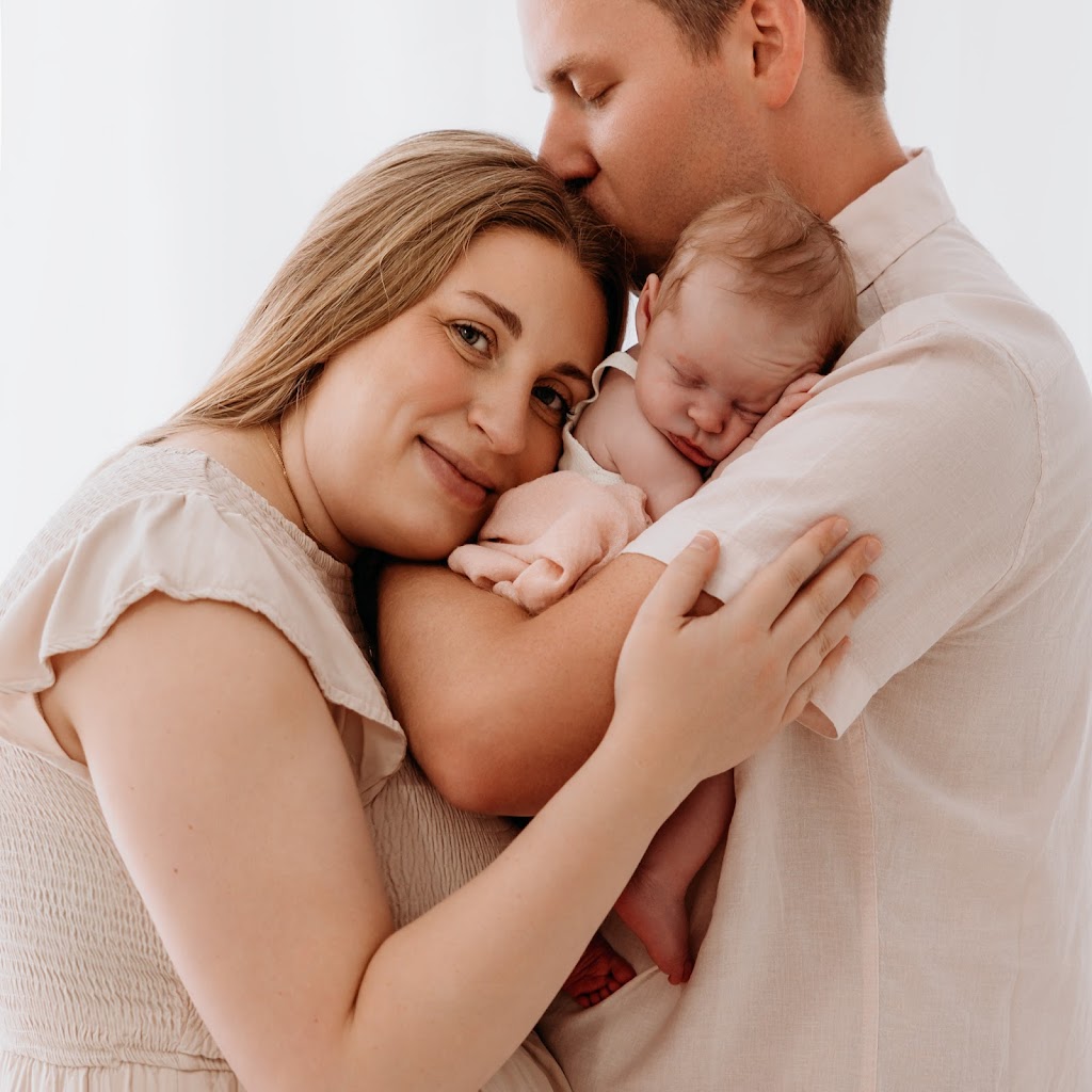 Erika Matos Photography | 63 Thames Dr, Erina NSW 2250, Australia | Phone: 0494 308 037