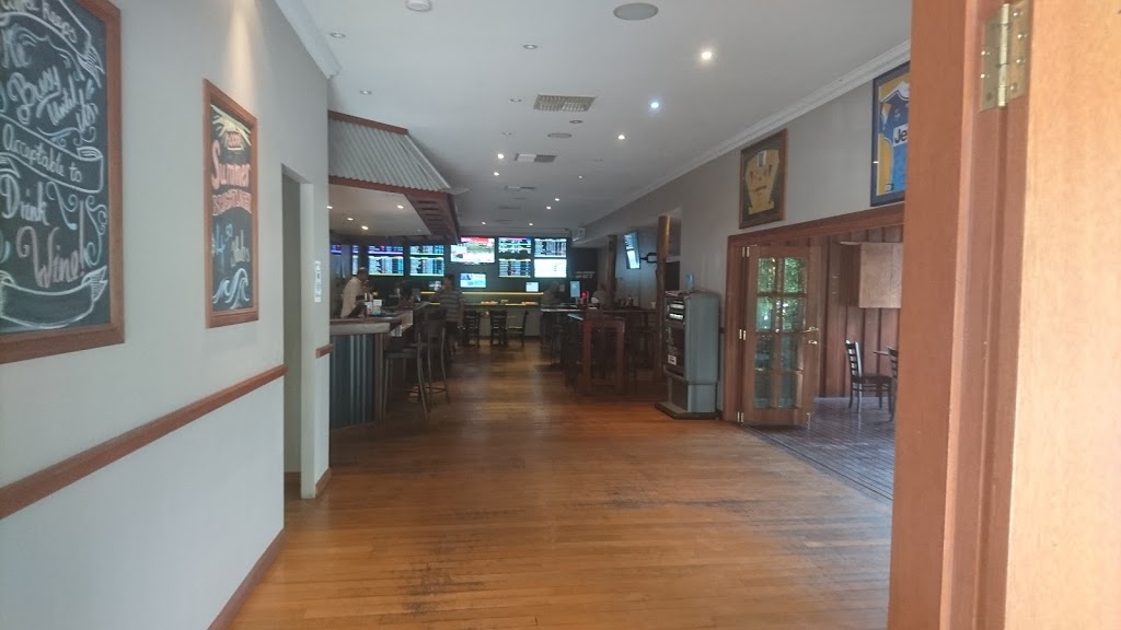 Karalee Tavern | store | 84 Junction Rd, Karalee QLD 4306, Australia | 0732941020 OR +61 7 3294 1020