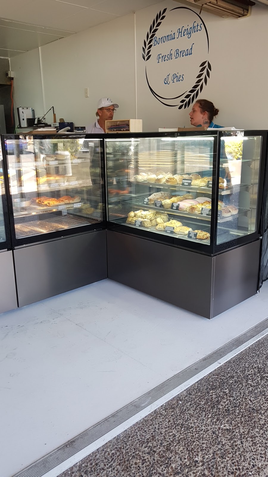 Boronia Heights fresh bread & pies | bakery | 90 Parklands Dr, Boronia Heights QLD 4124, Australia | 0730904419 OR +61 7 3090 4419