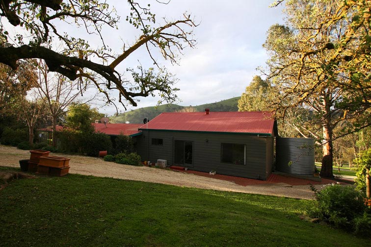 Trawool Cottages and Farmstay | lodging | 8447 Goulburn Valley Hwy, Trawool VIC 3660, Australia | 0402001522 OR +61 402 001 522