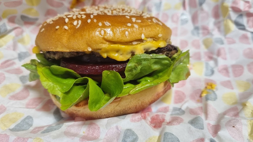 Flipp Burgers Glenmore Park | 90-98 Glenmore Ridge Dr, Glenmore Park NSW 2745, Australia | Phone: 0466 539 580