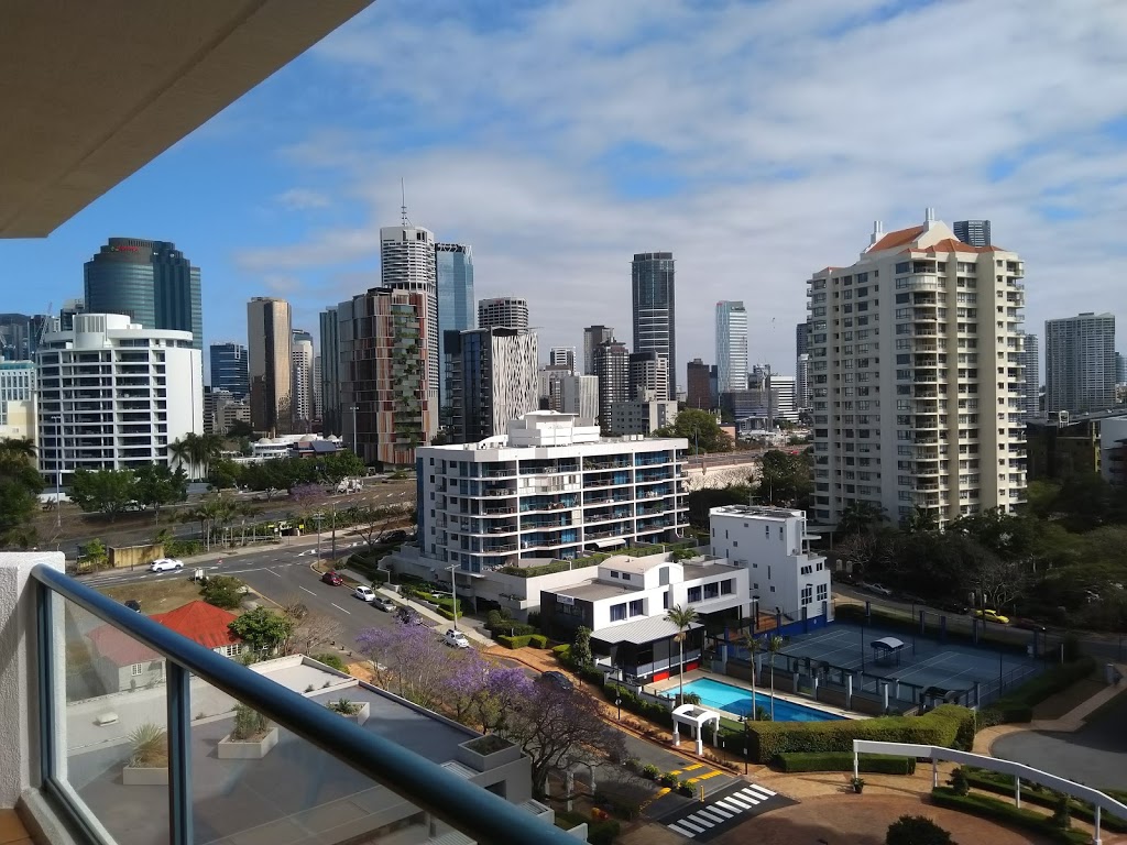 Central Dockside Apartments | 44 Ferry St, Kangaroo Point QLD 4169, Australia | Phone: 1800 077 777