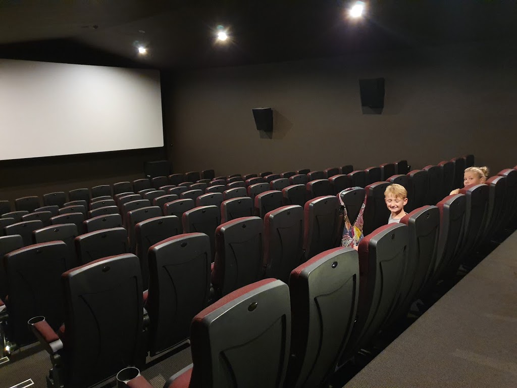 Showbiz Cinemas Swan Hill | movie theater | 43 McCrae St, Swan Hill VIC 3585, Australia | 0350723100 OR +61 3 5072 3100